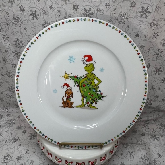How The Grinch Stole Christmas 18 Piece Dining Set - Dinner | Salad/App & Mugs - Picture 5 of 10